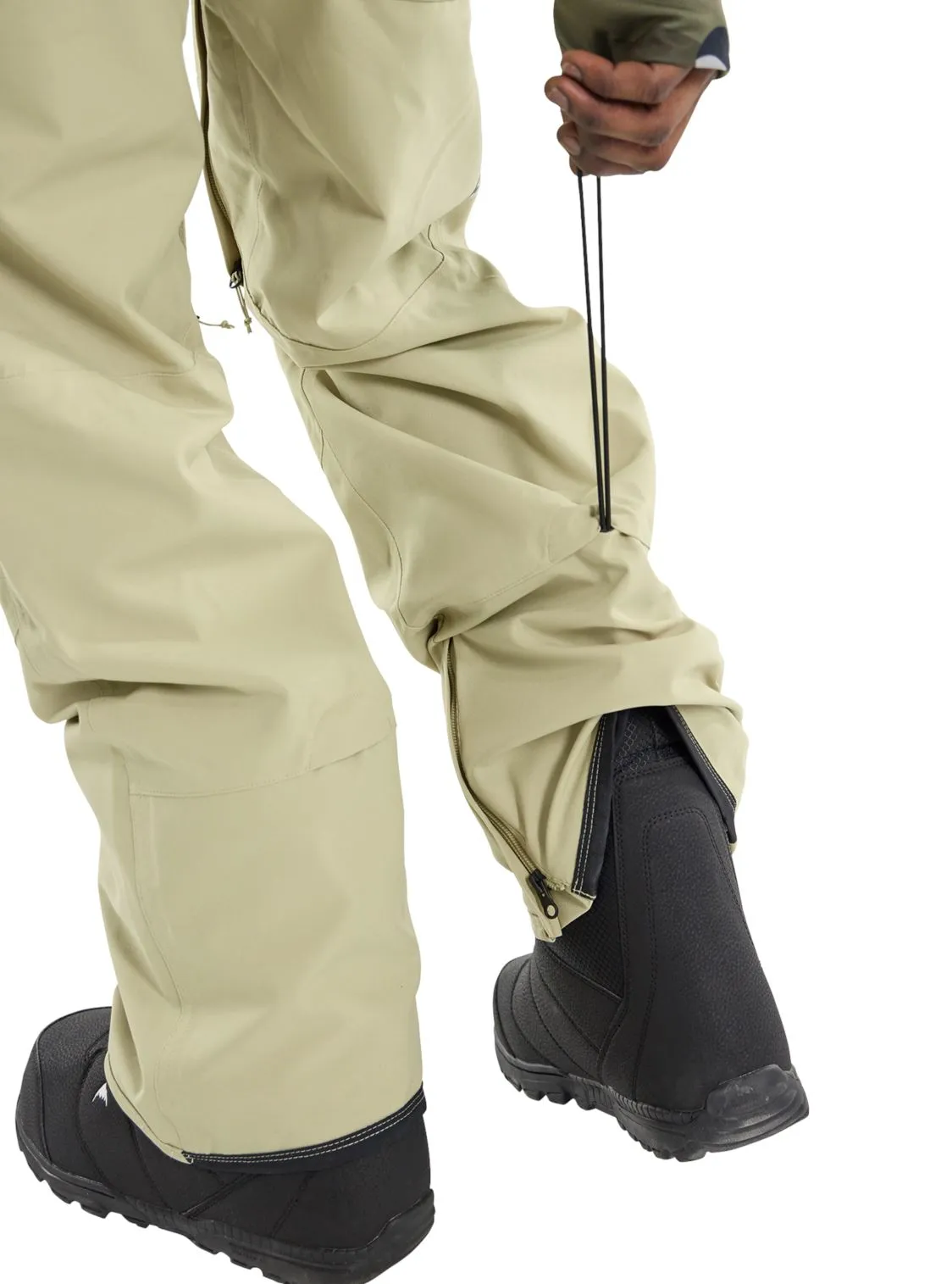 Sure! Here’s an optimized title for the product:

**Burton Reserve 2L Waterproof Insulated Bib Pants for Men - Premium Snowboarding and Winter Gear** 

This title includes essential modifiers that highlight the products features and target audience.