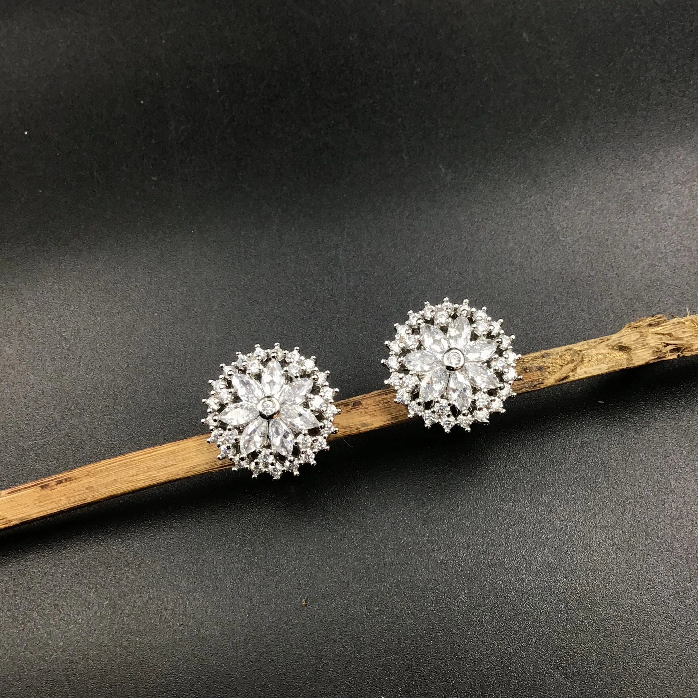 Tops/Studs Silver Polish Zircon/AD Earring 6256-100